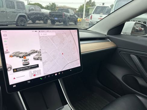 Used 2018 Tesla Model 3 Long Range image 35
