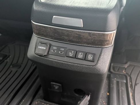 Used 2026 Toyota Sienna Platinum AWD/4WD image 15