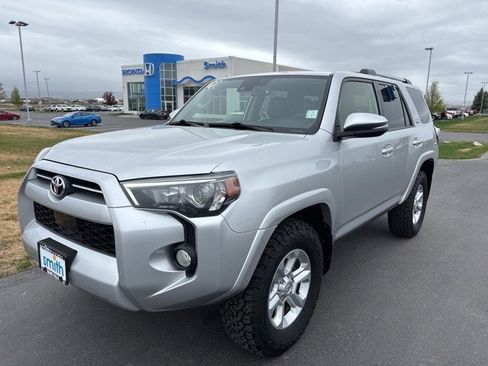 Used 2020 Toyota 4Runner 4WD image 2