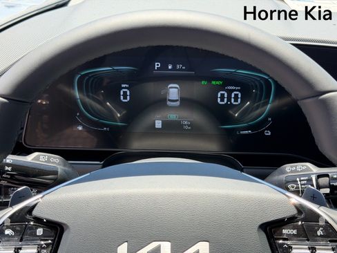 New 2026 Kia Niro EX FWD image 15