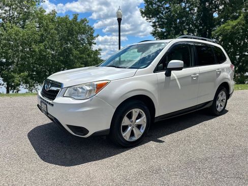 Used 2014 Subaru Forester 2.5i Premium w/ Popular Package #2 AWD/4WD image 2