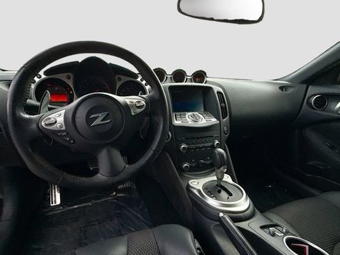 Used 2018 Nissan 370Z Touring Sport RWD image 11