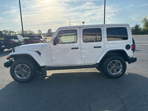 Used 2018 Jeep Wrangler Unlimited Sahara AWD/4WD image 18