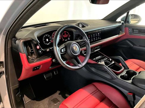 Used 2025 Porsche Cayenne GTS image 7