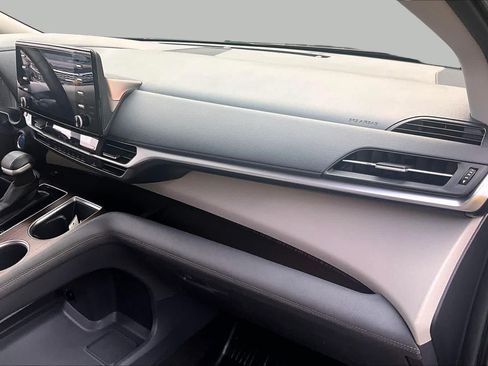 Certified 2023 Toyota Sienna XLE AWD/4WD image 18