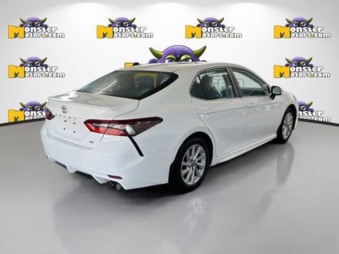 Used 2024 Toyota Camry SE FWD image 4