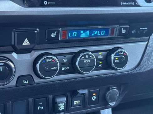 Used 2021 Toyota Tacoma TRD Off-Road w/ TRD Premium Off Road Package AWD/4WD image 20