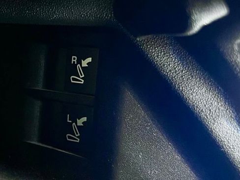 Used 2019 Land Rover Discovery Sport SE image 6