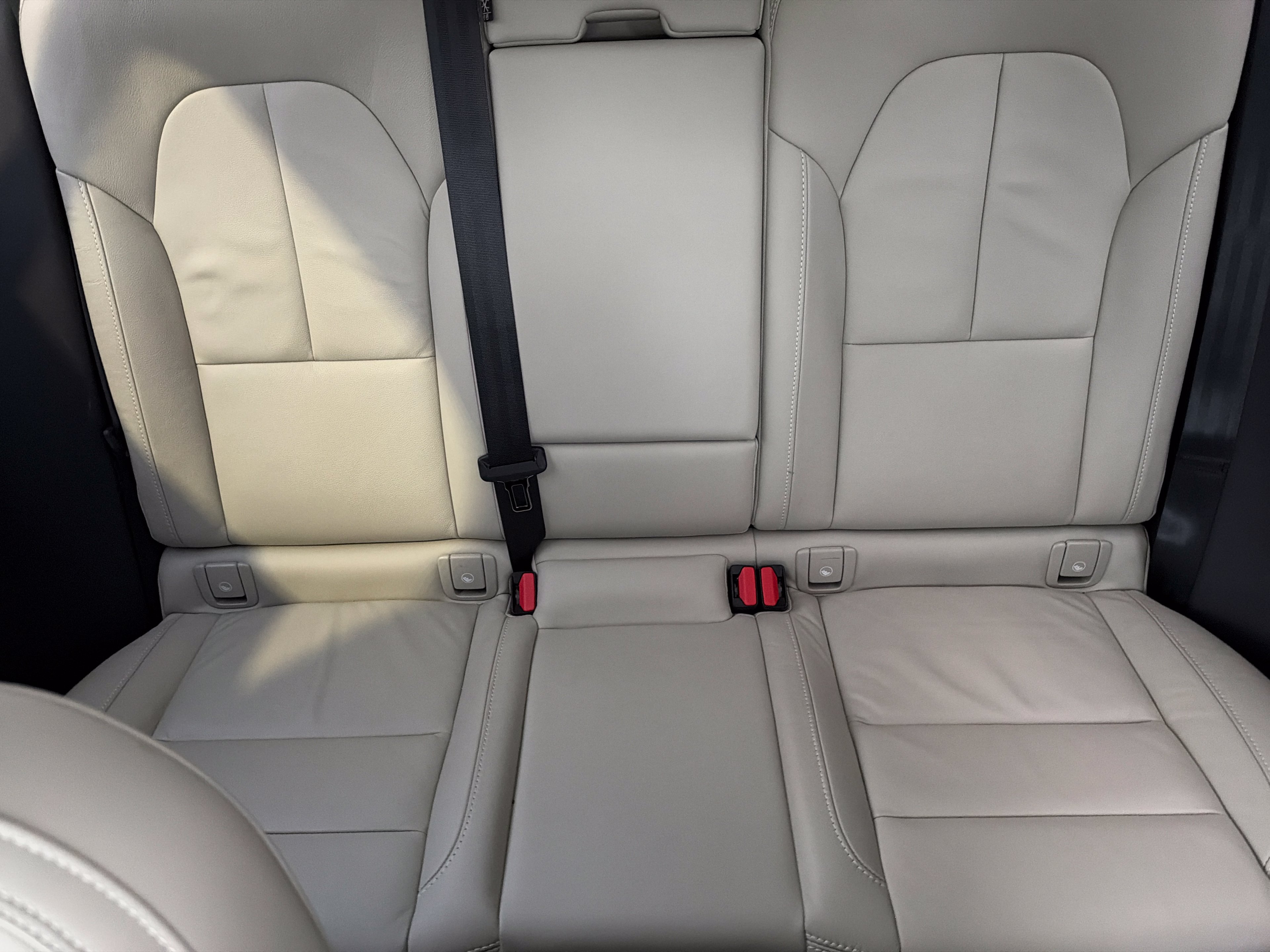 Used 2023 Volvo XC40 B4 Plus w/ Protection Package Premier FWD image 11