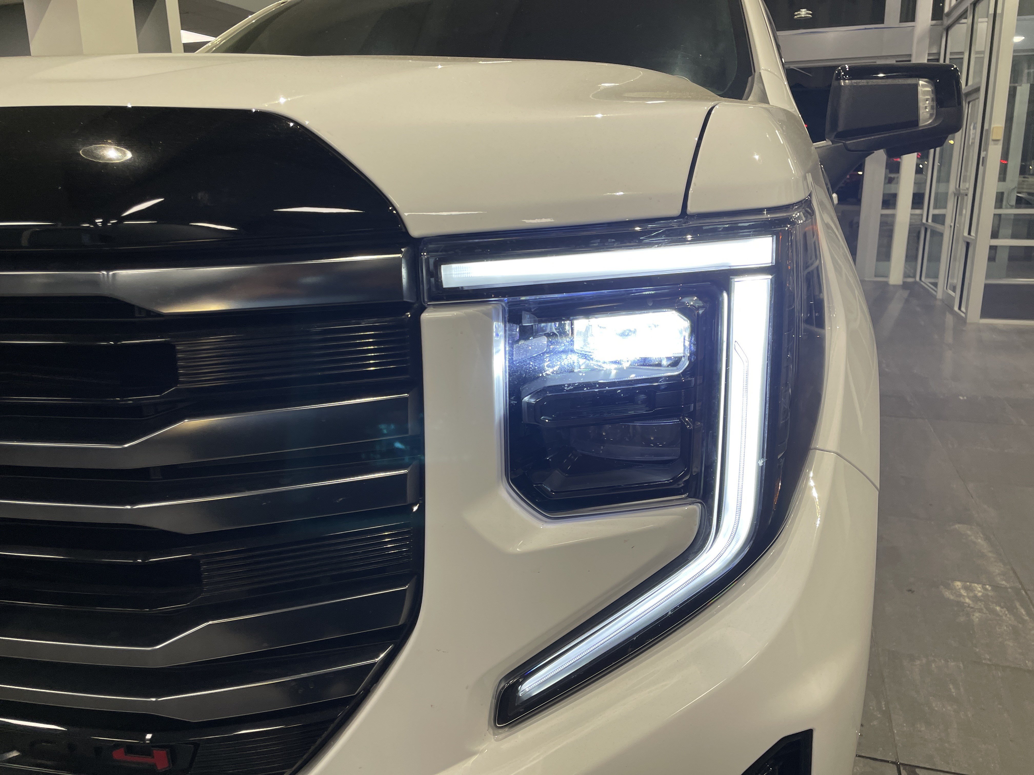 Used 2025 GMC Sierra 1500 AT4 w/ AT4 Premium Package AWD/4WD image 5