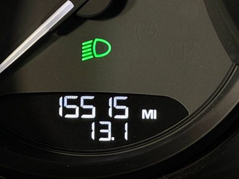 Used 2025 Porsche Macan AWD/4WD image 14