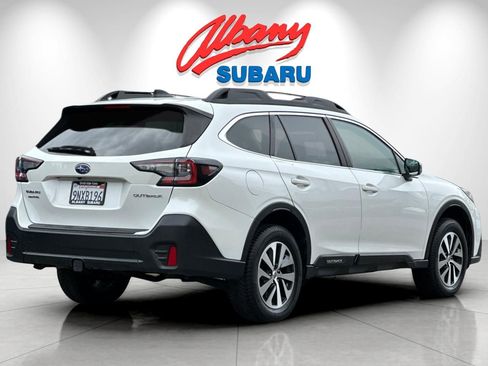 Used 2022 Subaru Outback Premium AWD/4WD image 4