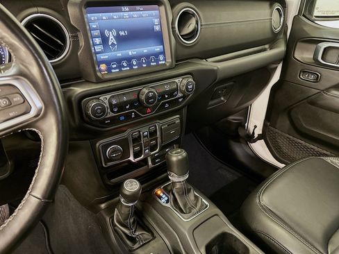Used 2022 Jeep Wrangler Unlimited Sahara w/ Cold Weather Group AWD/4WD image 26