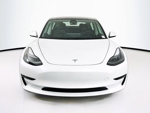 Used 2022 Tesla Model 3 image 2