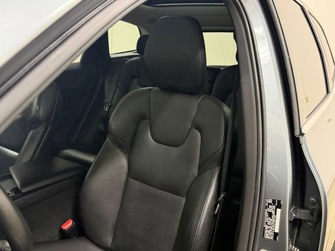 Used 2019 Volvo XC60 T6 Momentum w/ Multimedia Package AWD/4WD image 46