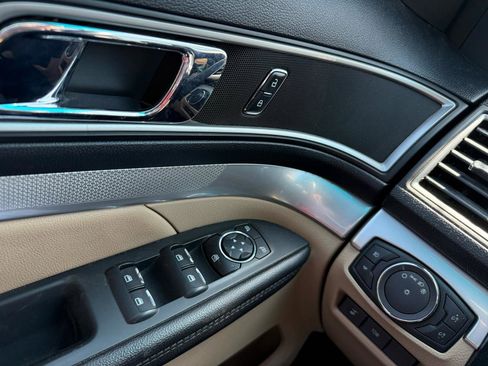 Used 2016 Ford Explorer XLT w/ Equipment Group 202A image 11