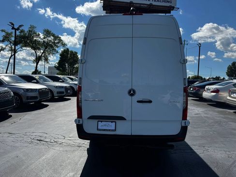 Used 2021 Mercedes-Benz Sprinter 2500 image 4