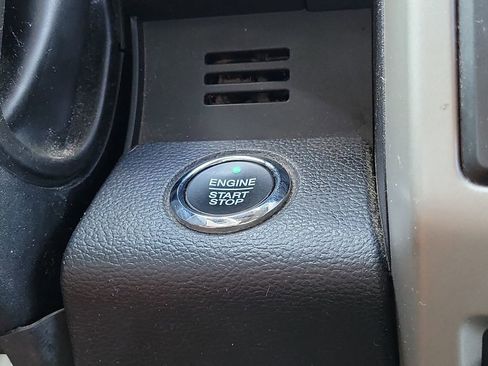 Used 2019 Ford F250 Lariat w/ Lariat Ultimate Package AWD/4WD image 32