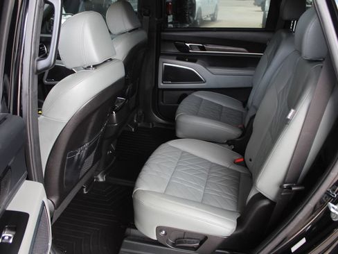 Used 2023 Kia Telluride SX X-Line AWD/4WD image 17