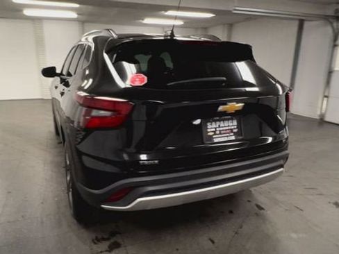 Certified 2025 Chevrolet Trax LT w/ LT Convenience Package image 7