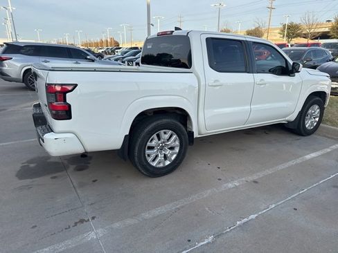 Used 2022 Nissan Frontier SV image 3