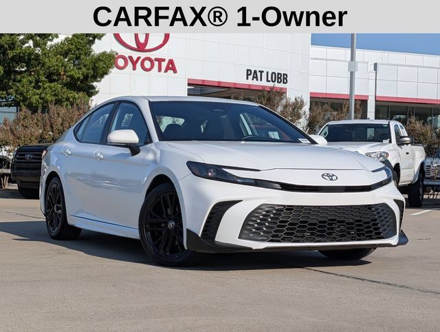 Used 2025 Toyota Camry SE FWD image 2