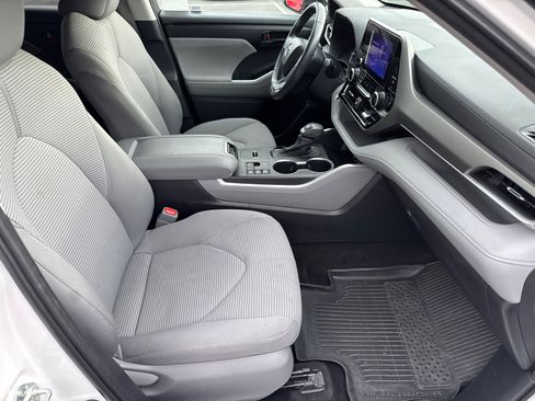 Certified 2023 Toyota Highlander L image 18