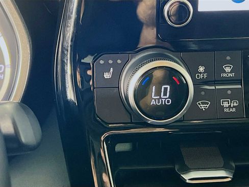 Used 2023 Toyota Highlander XLE image 20