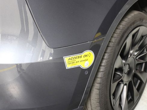 Used 2022 Tesla Model Y Long Range image 17