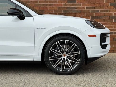 New 2026 Porsche Cayenne E-Hybrid Coupe AWD/4WD image 11