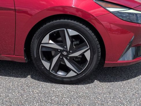 Used 2022 Hyundai Elantra Limited FWD image 12