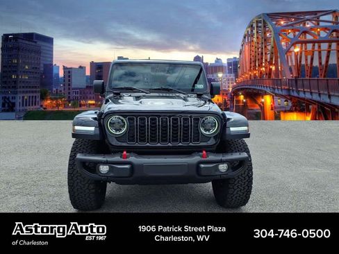 Used 2025 Jeep Wrangler Unlimited Rubicon AWD/4WD image 8