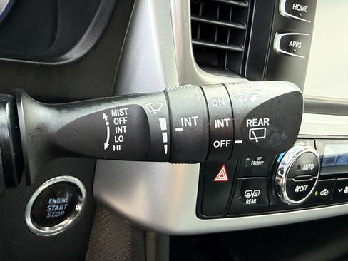 Used 2017 Toyota Highlander SE w/ Carpet Mat Package AWD/4WD image 18