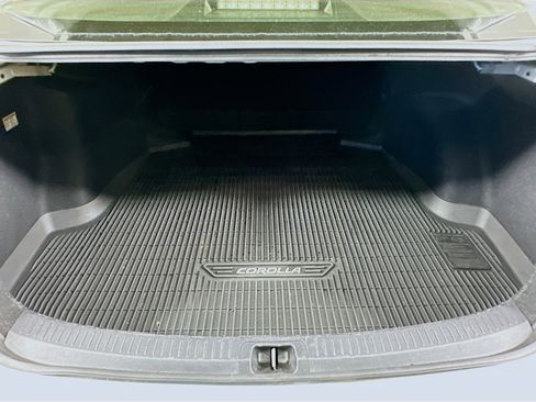 Used 2021 Toyota Corolla LE image 27