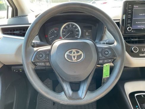 Used 2022 Toyota Corolla LE FWD image 19