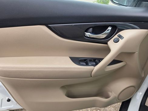 Used 2020 Nissan Rogue SV image 5