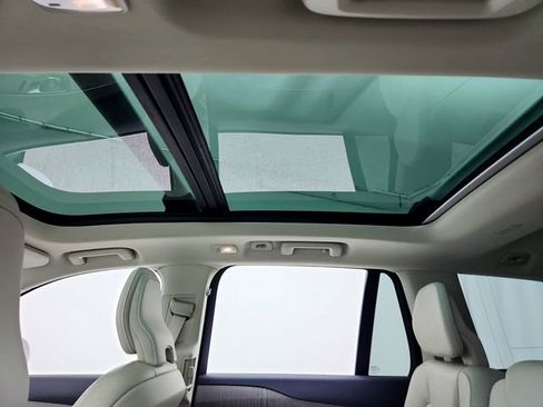 Used 2023 Volvo XC90 B5 Plus image 18