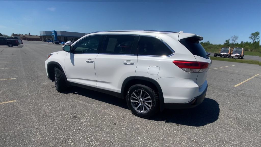 Used 2019 Toyota Highlander XLE AWD/4WD image 6