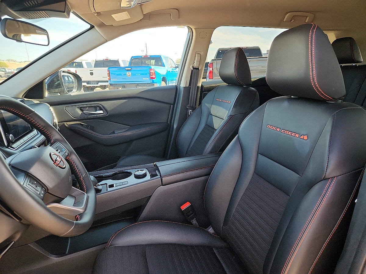 Used 2026 Nissan Rogue SV AWD/4WD image 8