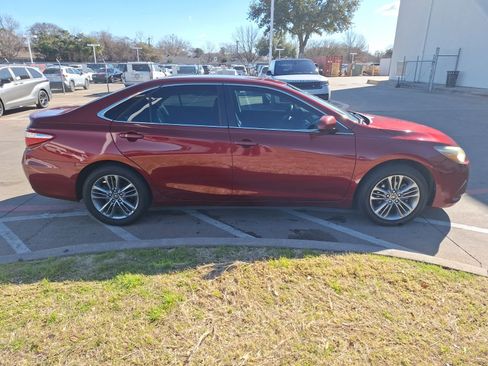 Used 2017 Toyota Camry SE image 7