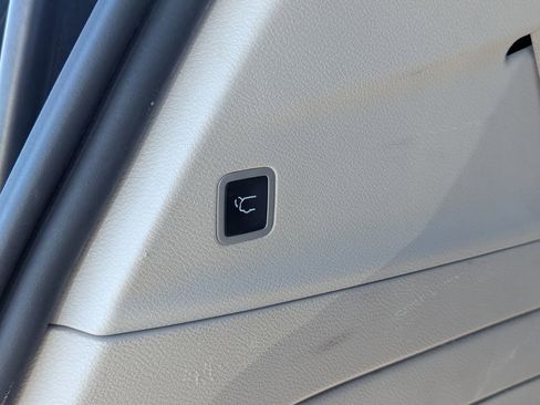 Used 2021 Chrysler Pacifica Touring image 32