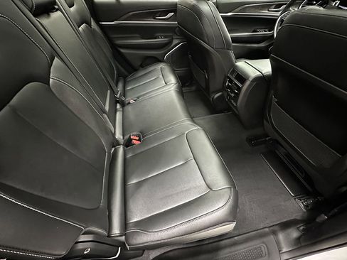 Used 2023 Jeep Grand Cherokee Limited w/ Trailer Tow Prep Group (B) image 17