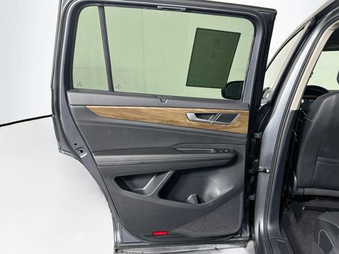 Used 2025 Volkswagen Atlas SE FWD image 27