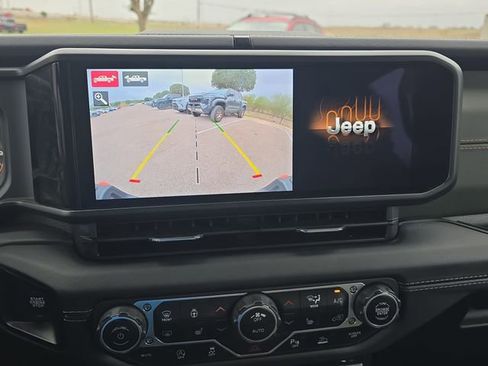Used 2025 Jeep Gladiator Mojave AWD/4WD image 23