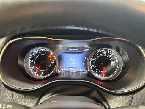 Used 2019 Jeep Cherokee Limited image 16