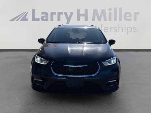 Used 2022 Chrysler Pacifica Touring-L image 8