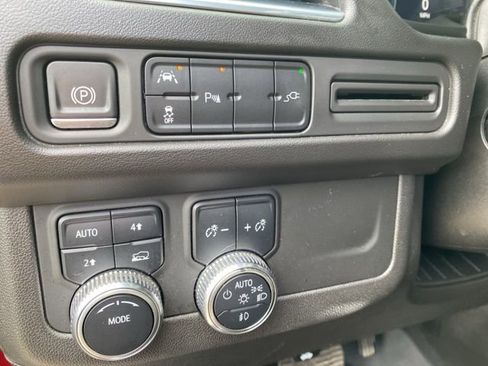 Used 2021 GMC Yukon XL SLT w/ SLT Premium Package image 19