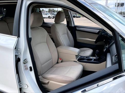 Used 2017 Subaru Outback 2.5i Premium image 9