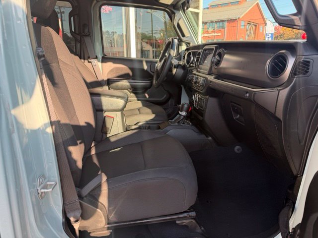 Used 2023 Jeep Wrangler Unlimited w/ Cold Weather Group AWD/4WD image 27