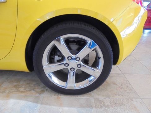 Used 2007 Pontiac Solstice Convertible RWD image 24